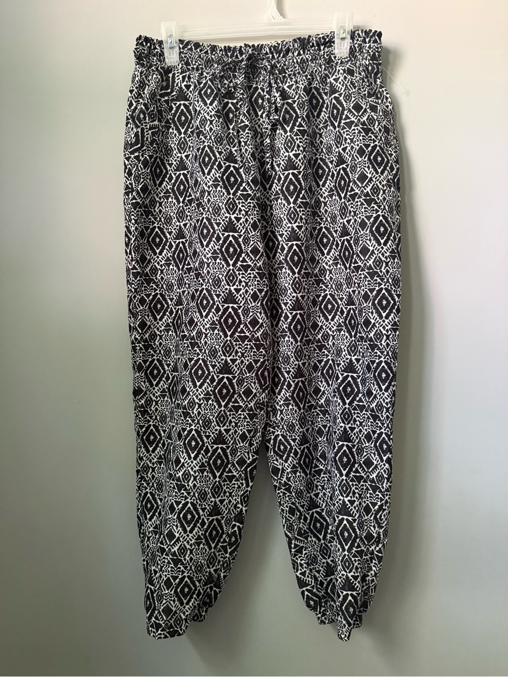 Mudd Black and White Geometric Print Harem Pants